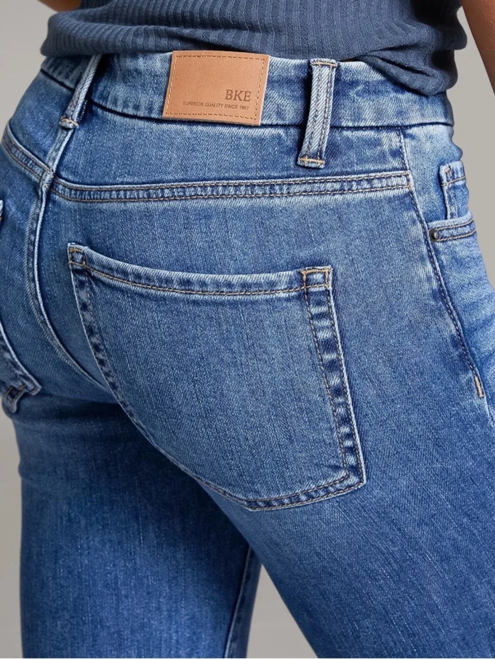 BKE Parker Women's Straight Leg Jeans - Faded Medium Blue Wash - Picture 4 of 7